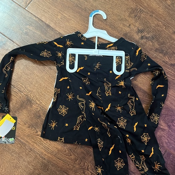 NWT Girls Disney Hocus Pocus Pajamas - Picture 5 of 5